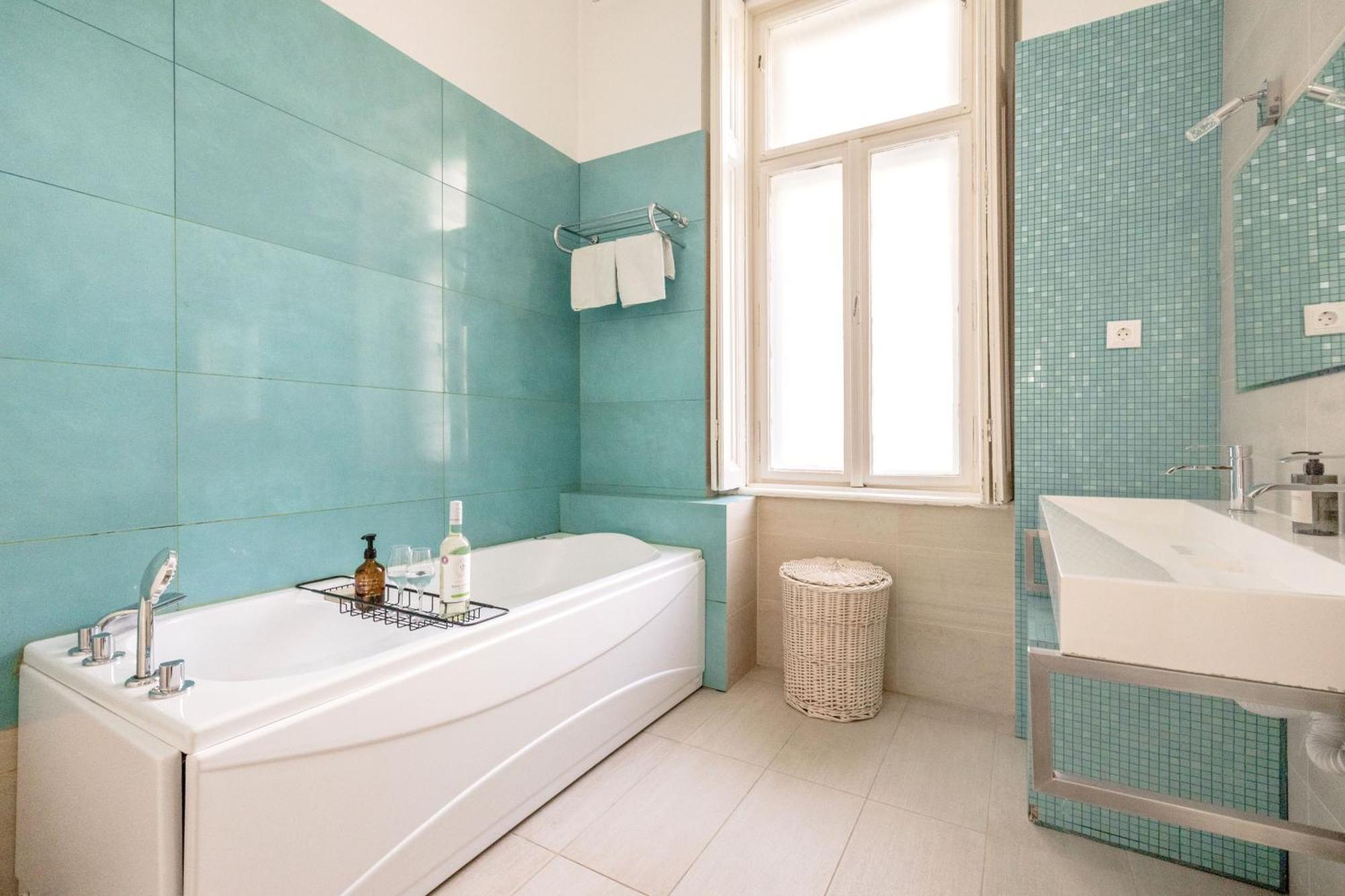 Wellness Retreat With Sauna & Jacuzzi - 1 Min To Opera Budapest Extérieur photo
